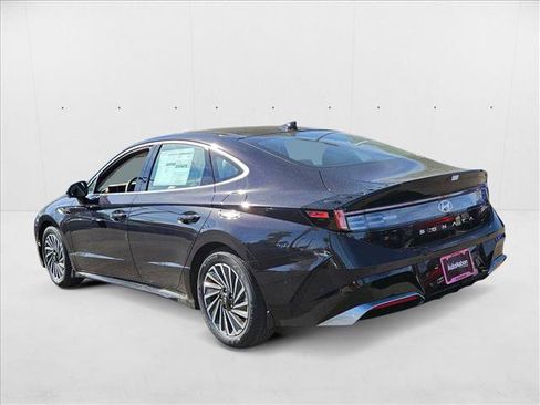 New 2025 Hyundai Sonata Limited image 9
