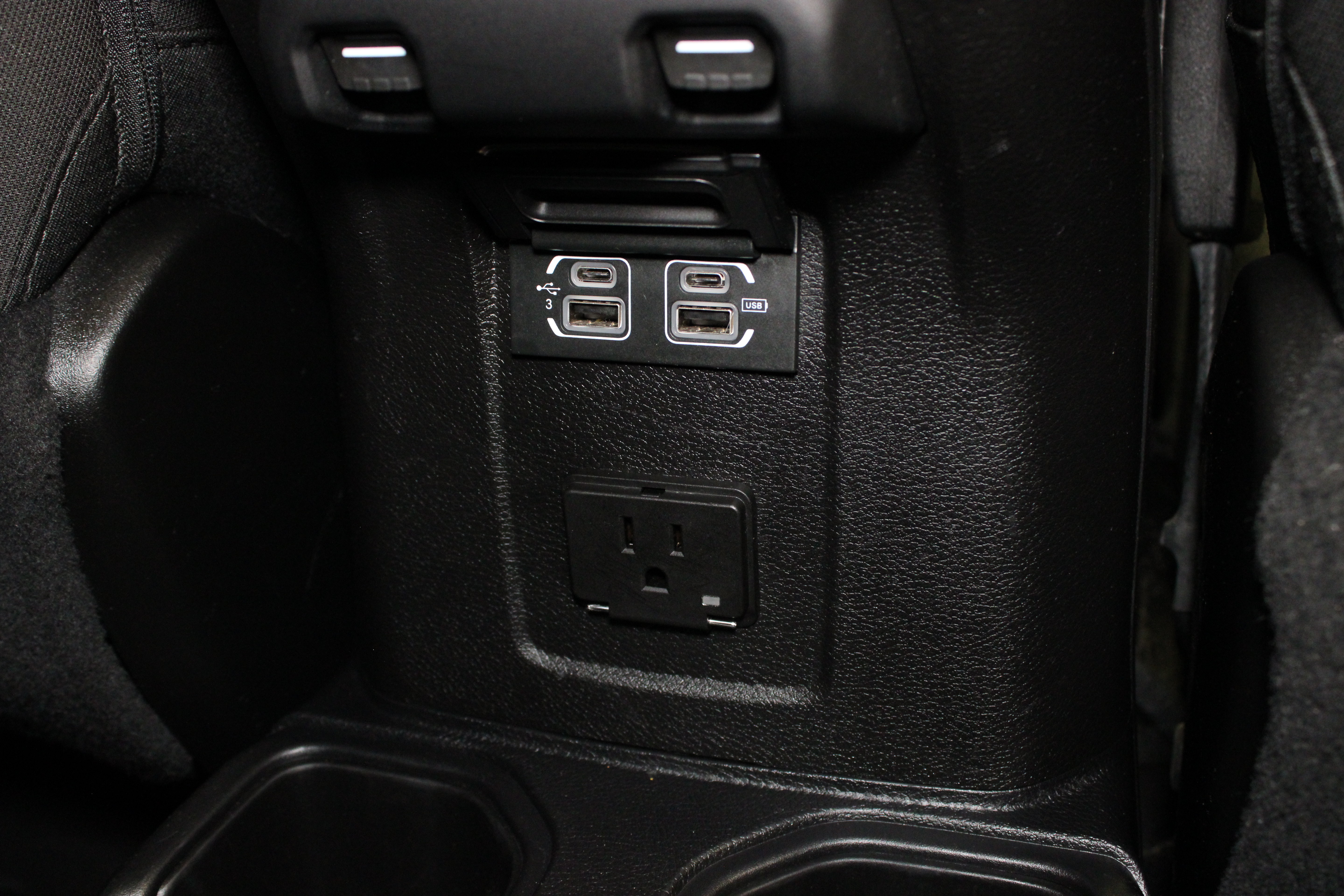 Used 2019 Jeep Wrangler Unlimited Sahara w/ LED Lighting Group AWD/4WD image 18