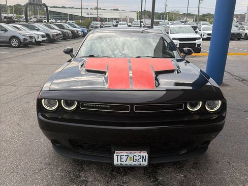 Used 2016 Dodge Challenger SXT RWD image 3