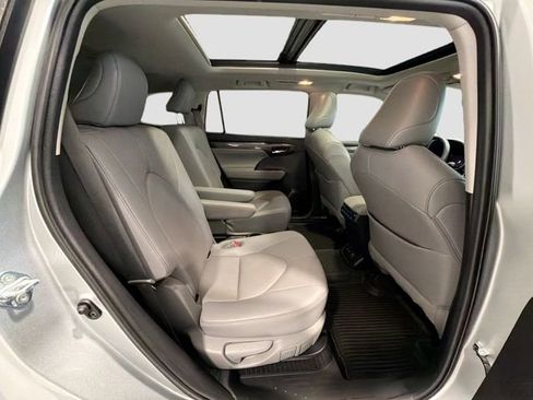 Used 2021 Toyota Highlander Platinum FWD image 24