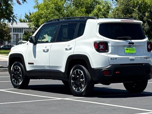 Used 2023 Jeep Renegade Trailhawk AWD/4WD image 3