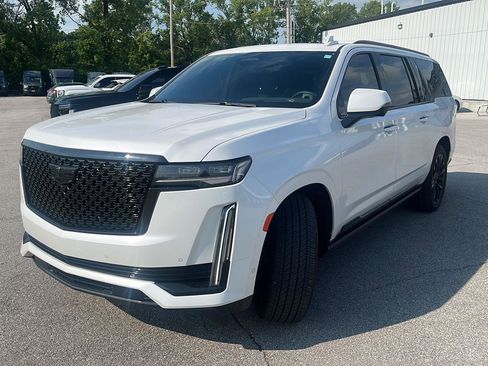 Used 2024 Cadillac Escalade ESV Premium Luxury w/ Performance Package AWD/4WD image 3