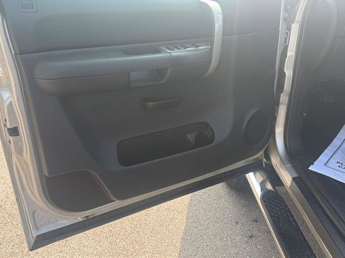 Used 2008 Chevrolet Silverado 2500 LT w/ 1LT Convenience Package AWD/4WD image 9