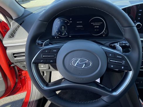 Used 2021 Hyundai Sonata Limited w/ Preferred Accessory Package image 15