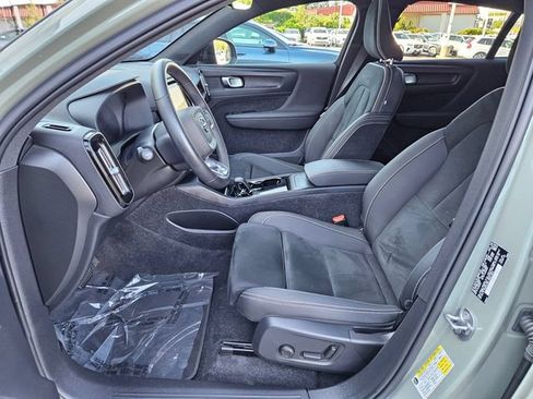 Certified 2023 Volvo C40 P8 Recharge Plus w/ Climate Package AWD/4WD image 17