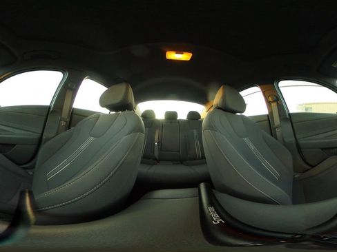 Used 2025 Hyundai Elantra SEL image 41