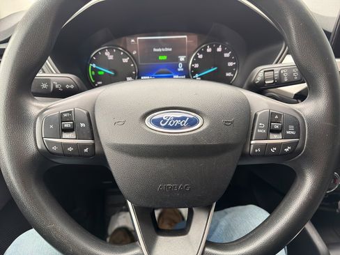 Used 2021 Ford Escape SE image 18