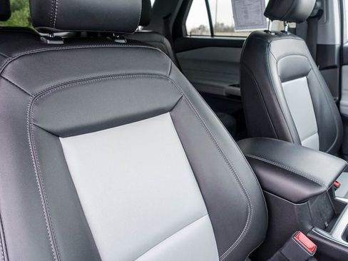 Used 2023 Ford Explorer XLT w/ Equipment Group 202A image 12