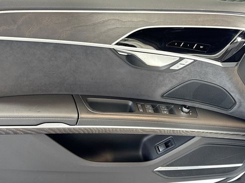 Used 2022 Audi A8 L 3.0T w/ Executive Package image 17