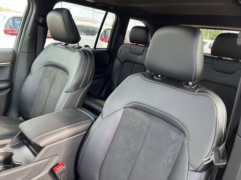 New 2025 Jeep Grand Cherokee Altitude image 27