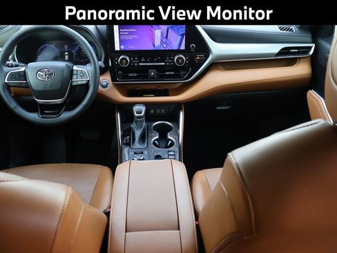 Used 2023 Toyota Highlander Platinum image 17