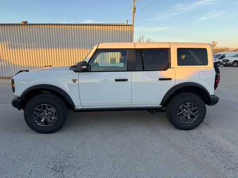 New 2025 Ford Bronco Badlands image 4