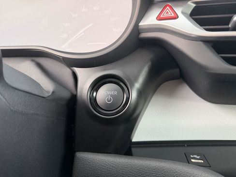 Used 2025 Toyota Sienna XLE image 28