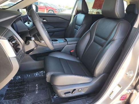 Certified 2024 Nissan Rogue SL w/ SL Premium Package image 12