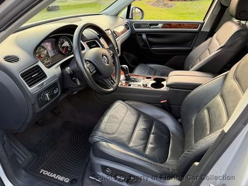 Used 2011 Volkswagen Touareg TDI image 7
