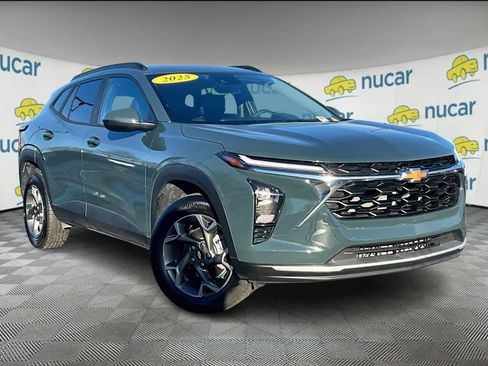 Used 2025 Chevrolet Trax LT image 1