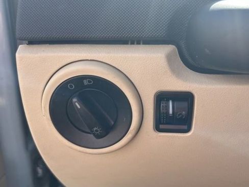 Used 2010 Volkswagen Beetle Coupe image 7