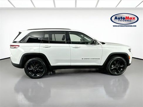 Used 2023 Jeep Grand Cherokee Altitude image 10