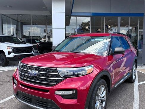Used 2023 Ford Explorer XLT w/ Equipment Group 202A RWD image 2
