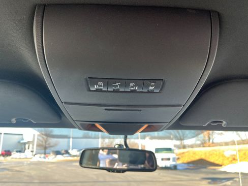 Used 2018 Dodge Grand Caravan SXT image 28