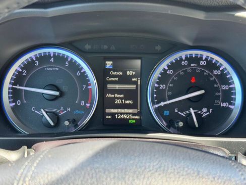Used 2019 Toyota Highlander XLE AWD/4WD image 19