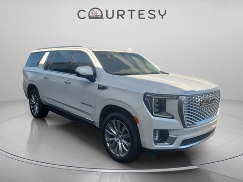 Used 2023 GMC Yukon XL Denali image 4