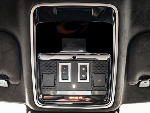 Used 2022 Land Rover Range Rover Velar R-Dynamic S image 39