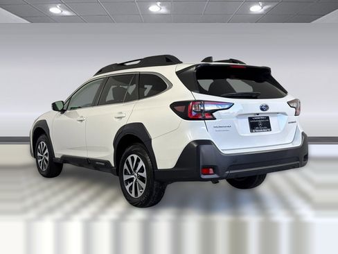 Used 2023 Subaru Outback Premium image 3