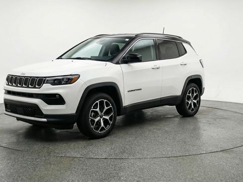 Used 2025 Jeep Compass Limited image 3
