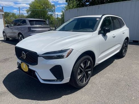 New 2026 Volvo XC60 B5 Core w/ Protection Package Premier AWD/4WD image 3