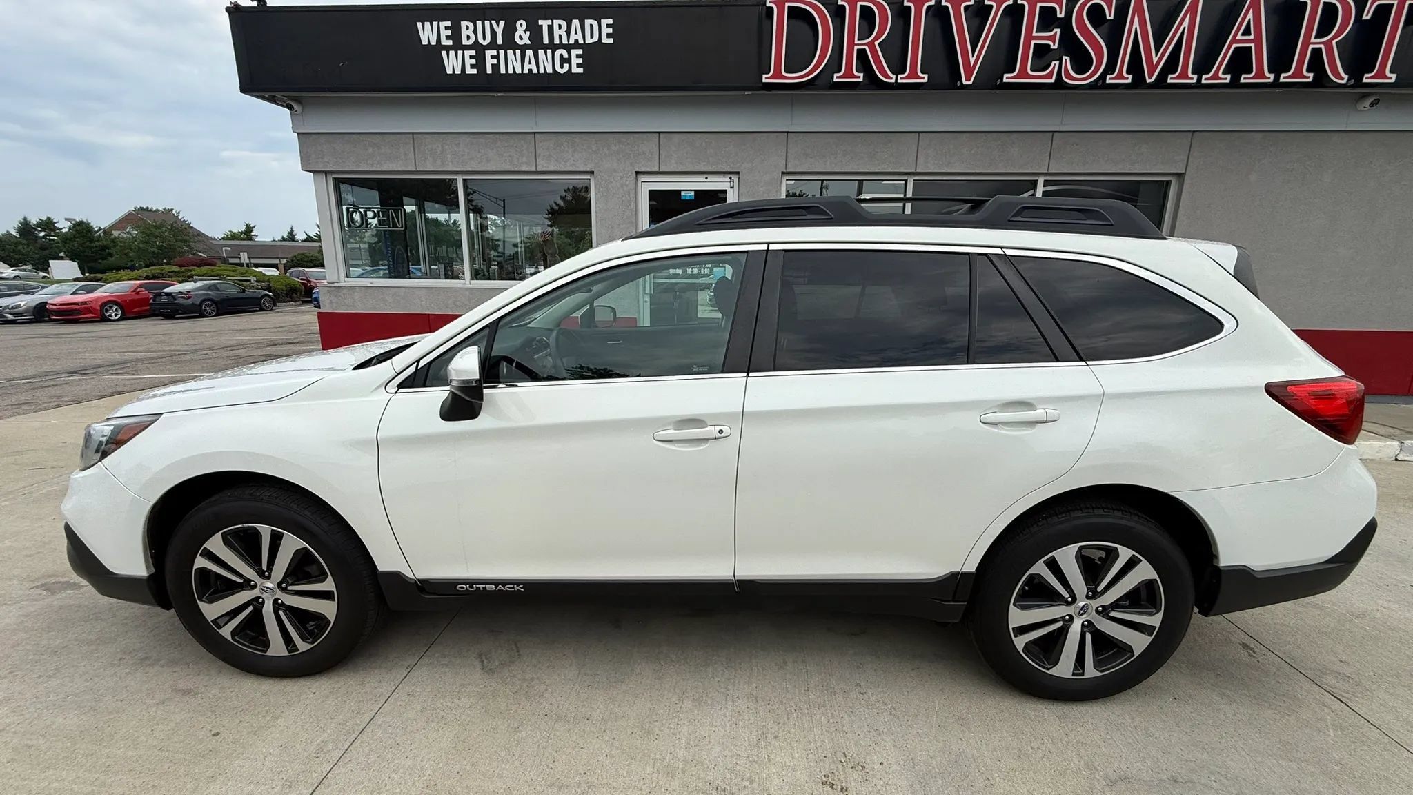 Used 2018 Subaru Outback 3.6R Limited AWD/4WD image 8