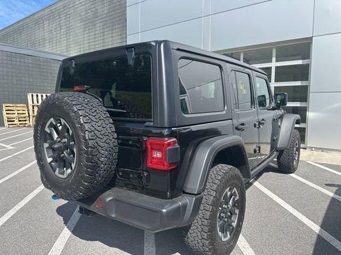 Used 2025 Jeep Wrangler Unlimited Rubicon 4xe w/ Convenience Group AWD/4WD image 18