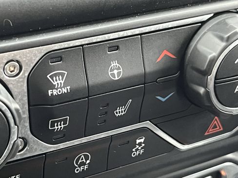 Used 2021 Jeep Wrangler Unlimited Sport AWD/4WD image 33