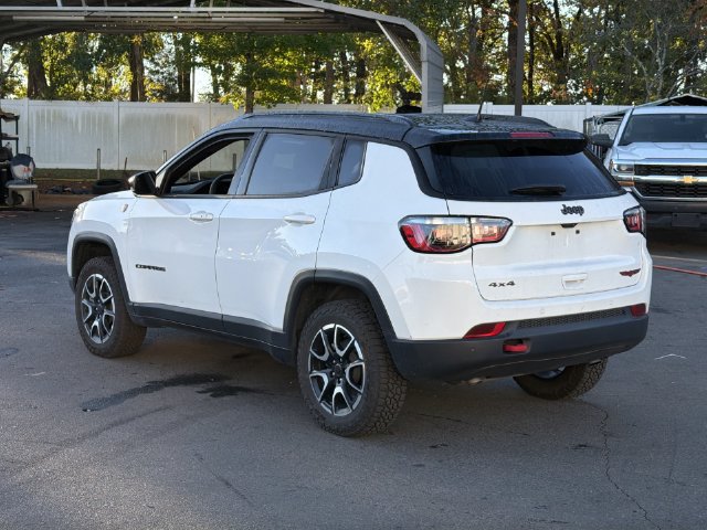Used 2025 Jeep Compass Trailhawk AWD/4WD image 3