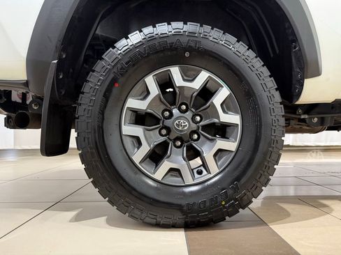Certified 2023 Toyota Tacoma TRD Off-Road AWD/4WD image 9