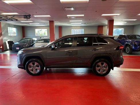 Certified 2022 Toyota RAV4 XLE w/ XLE Grade Weather Package AWD/4WD image 6