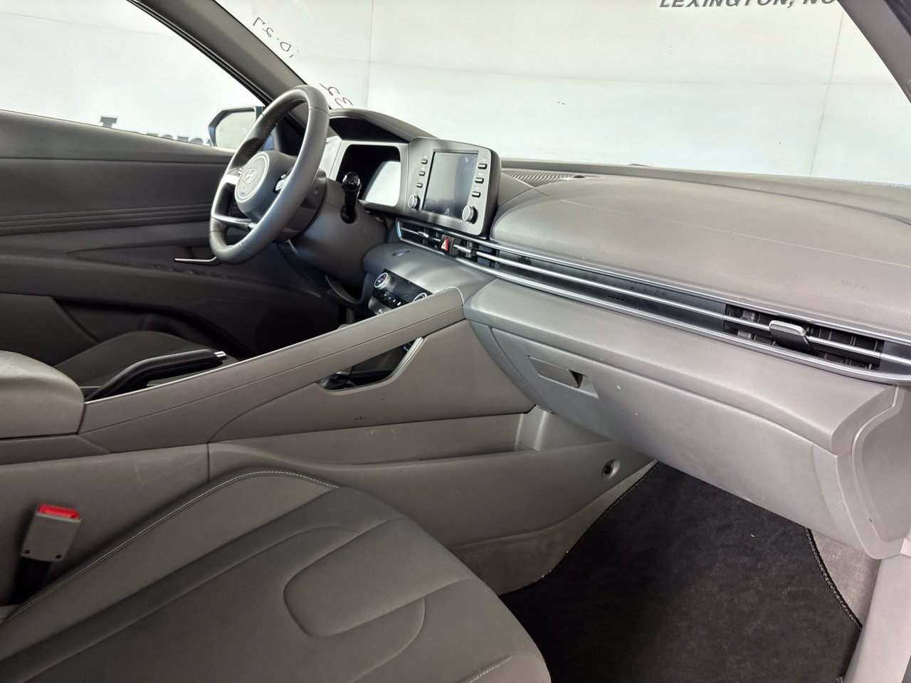 Used 2025 Hyundai Elantra Sport FWD image 31