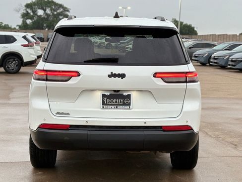 Used 2023 Jeep Grand Cherokee L Laredo RWD image 9