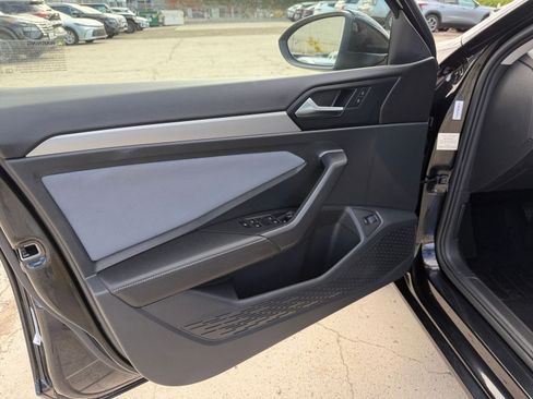 Used 2025 Volkswagen Jetta SE image 20