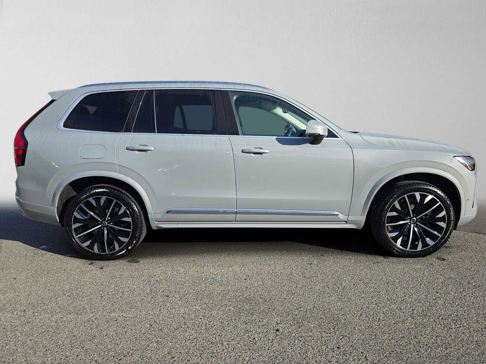 Used 2026 Volvo XC90 B6 Ultra w/ Protection Package AWD/4WD image 2