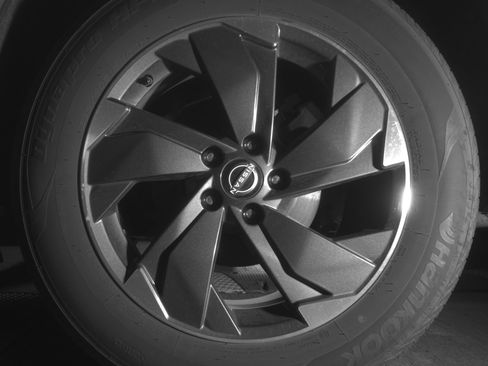 Used 2025 Nissan Rogue SV image 14