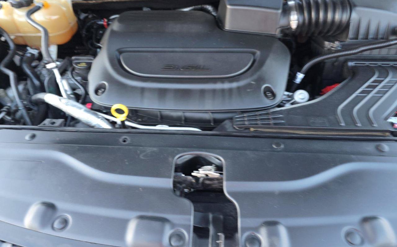 Used 2019 Chrysler Pacifica Touring-L FWD image 18