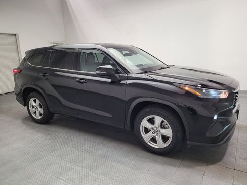 Used 2022 Toyota Highlander LE FWD image 11