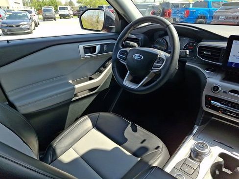 Used 2024 Ford Explorer XLT w/ Equipment Group 202A AWD/4WD image 18