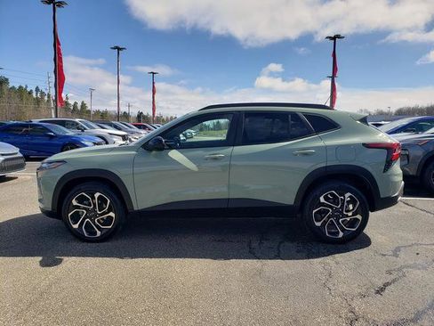 Used 2024 Chevrolet Trax RS w/ Driver Confidence Package image 7