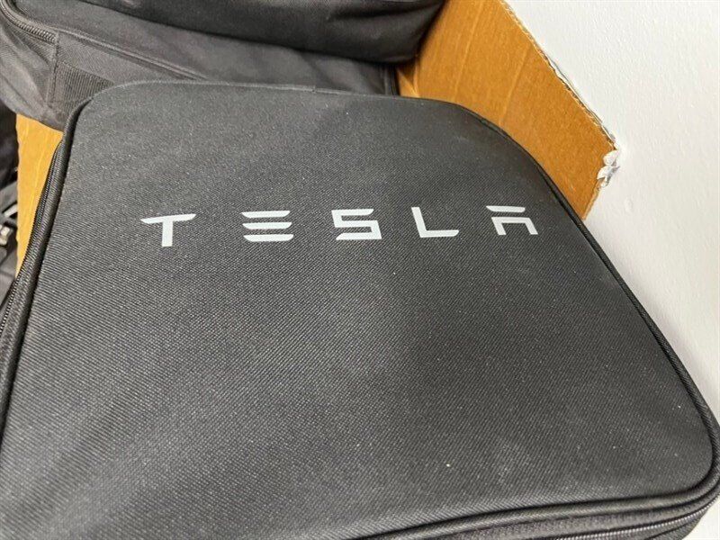 Used 2021 Tesla Model Y Long Range AWD/4WD image 31