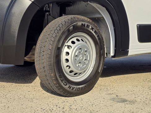 Used 2025 RAM ProMaster 2500 w/ Convenience Group image 11