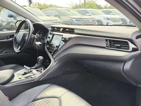 Used 2020 Toyota Camry SE image 18