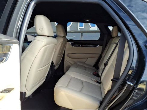 Used 2017 Cadillac XT5 FWD image 11