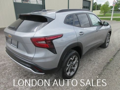 Used 2026 Chevrolet Trax LT FWD image 6
